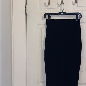 Stretch fabric slit skirt